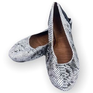 SoftWalk Flats Shoes Snake Print Ballet Flats White Grey Black Size 7